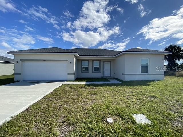 1st image of 882 Fraser Dr