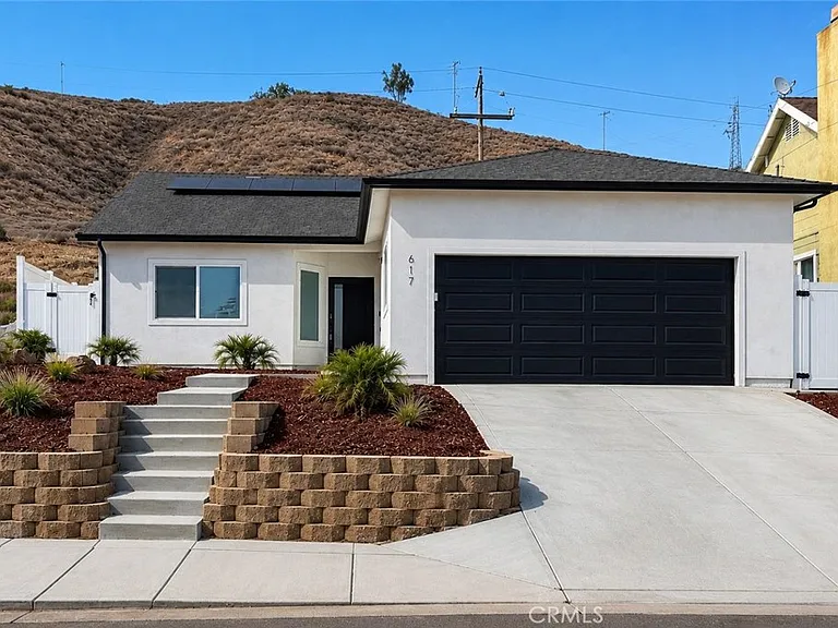 617 Acacia St — Photo 1