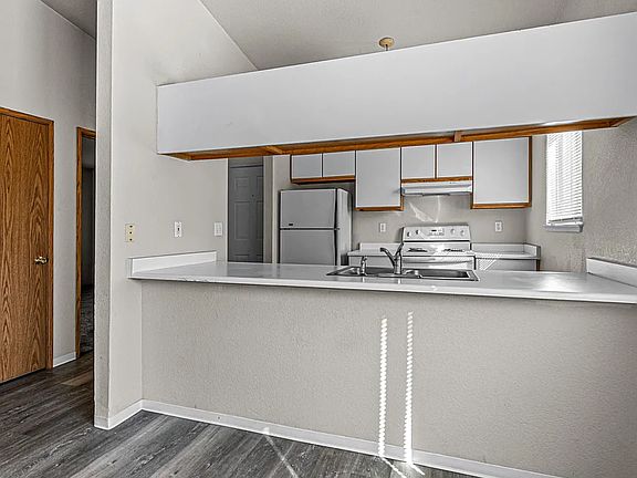 3rd image of 2010 Crater Lake Ave APT C
