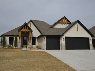 2009 Lago Dr, Moore, OK 73160