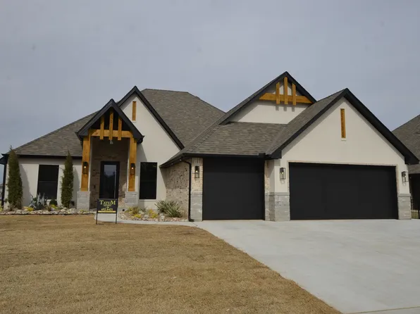 2009 Lago Dr, Moore, OK 73160