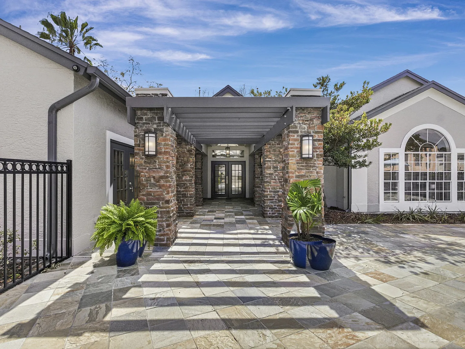 The Ivy at Gatehouse — Photo 4
