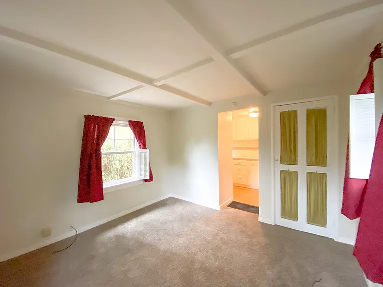 Redwood Ln — Photo 3