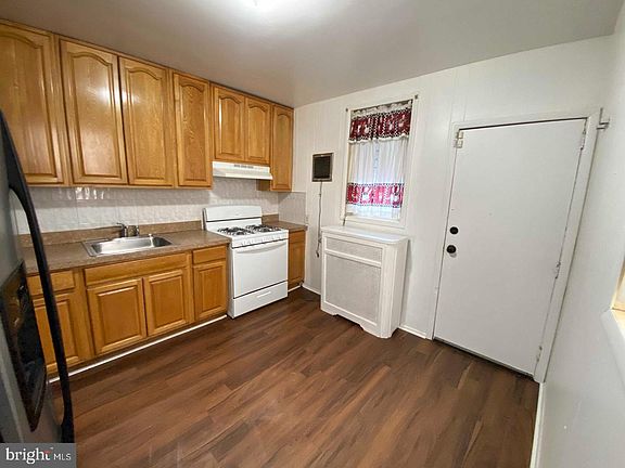 5th image of 3027 Weikel St