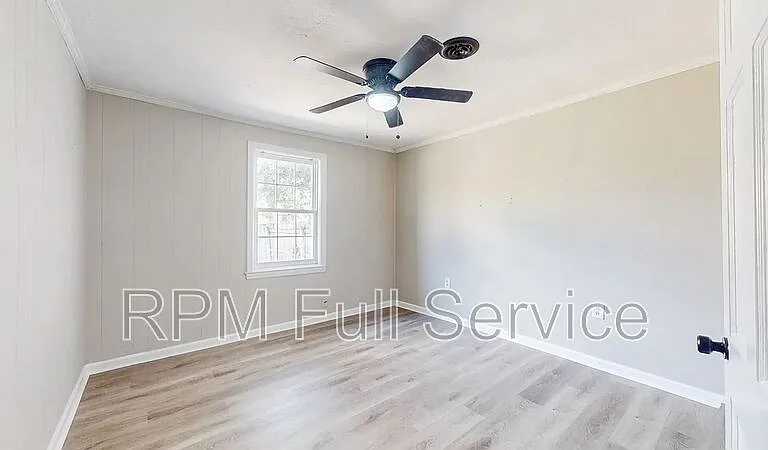 246 E Woodrow St — Photo 11