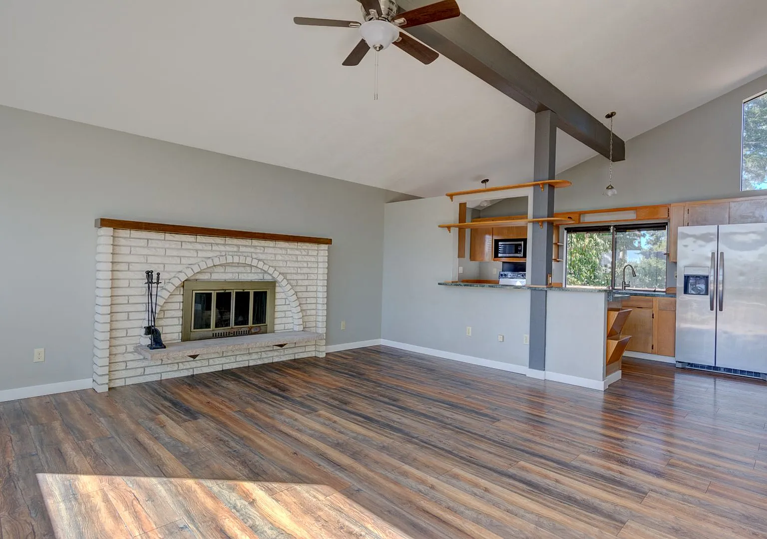 3 Bed 2.5 Bath Home near High school! — Photo 4