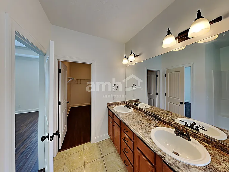 572 Laurel Ln — Photo 11