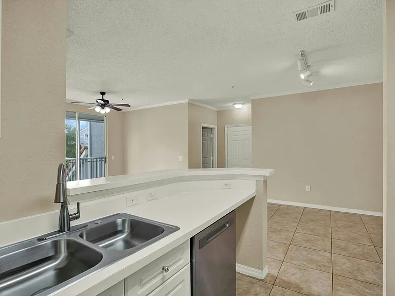 18001 Richmond Place Dr #224 — Photo 6