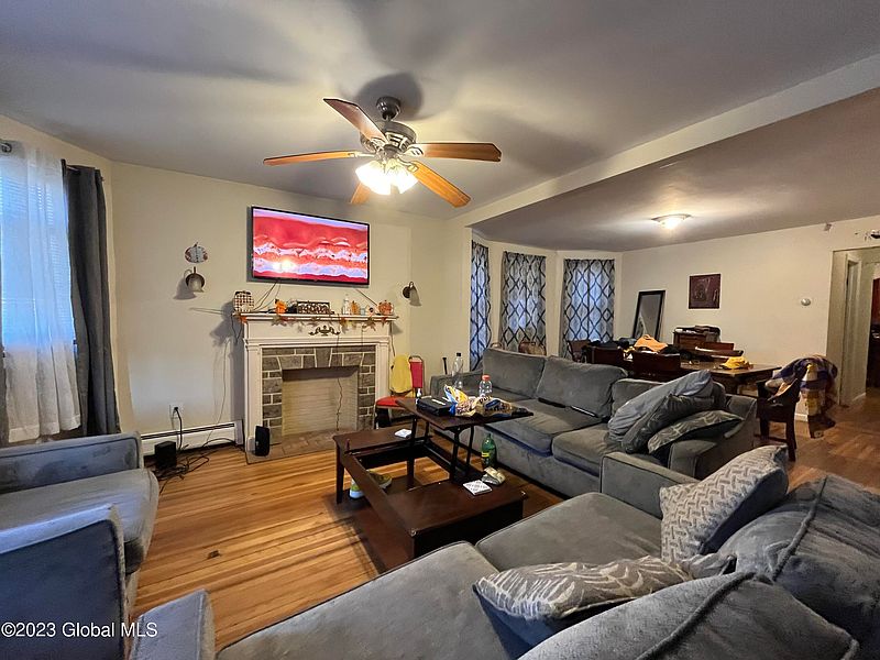 3rd image of 1217 Pleasant Street