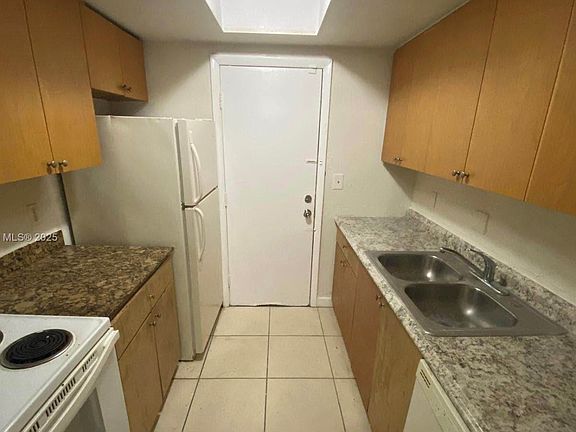 5th image of 13702 NE 6th Ave #2