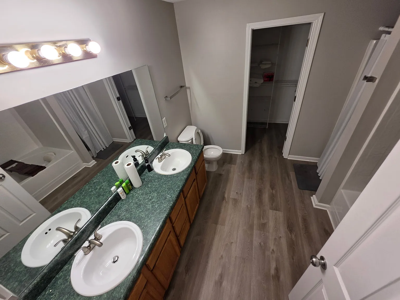 6 bed, 2.5 bath, 2230 sqft, $2,495 — Photo 3