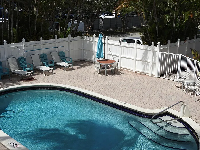 1872 NE 46th St #D11 — Photo 2
