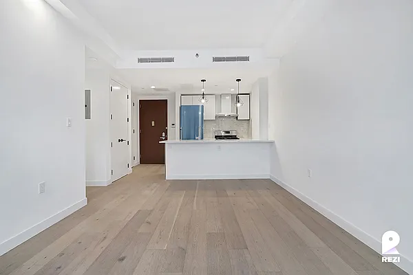 Rented by REZI | media 22