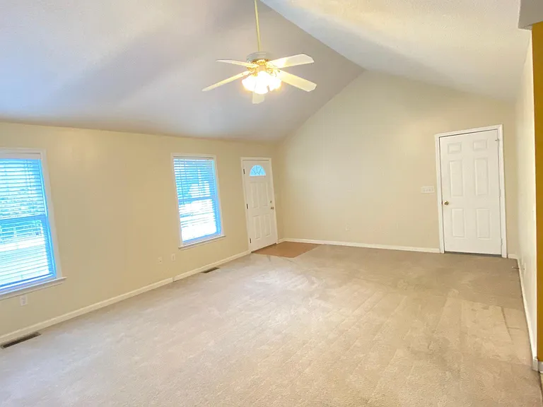 17 Champlain Dr — Photo 11
