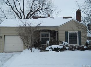 21825 Gaukler St, Saint Clair Shores, MI 48080
