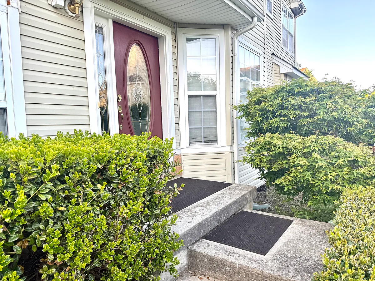 Building Photo - 214 Westbrook Dr #214