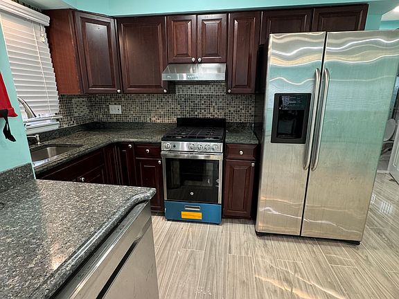 2nd image of 561 Clawson St Floor 2