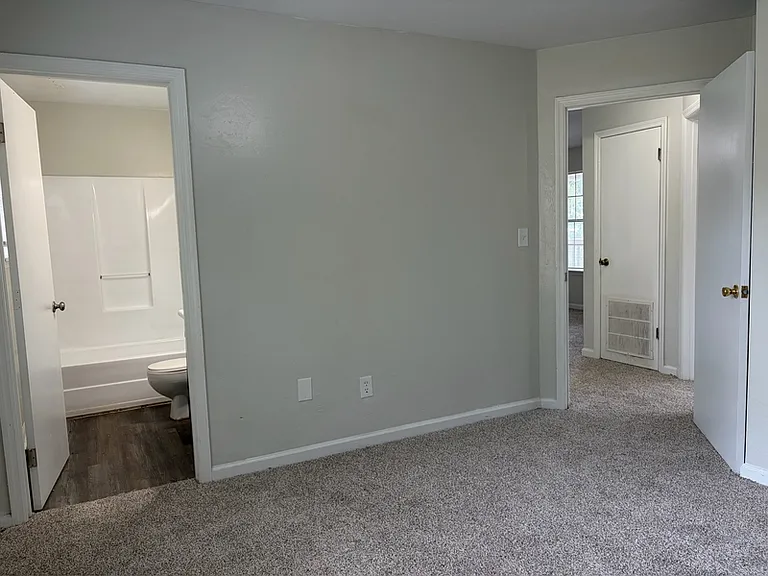 2348 Horne Ave #5 — Photo 13