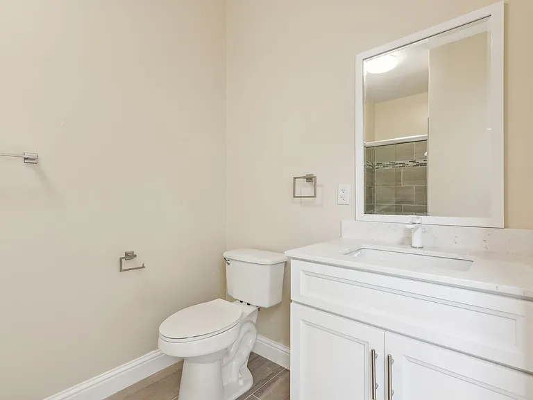 2070 University Avenue — Photo 25