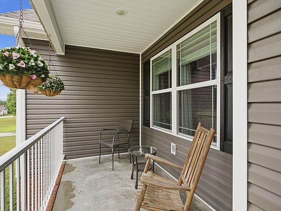 5th image of 441 Presley Cir