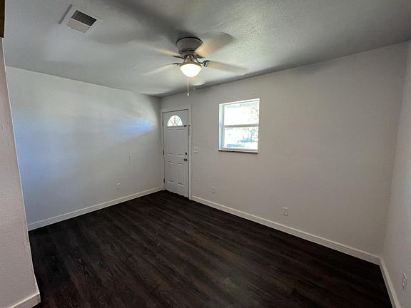 4th image of 904 W Avenue B