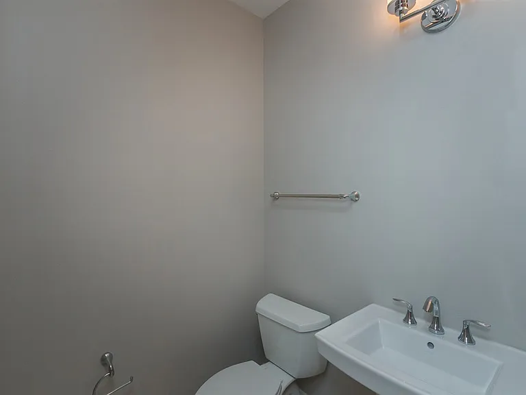 665 E Jackson St — Photo 20