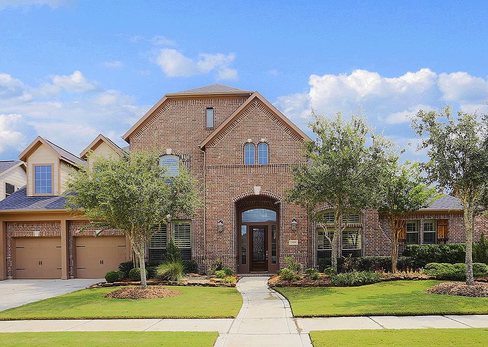 Welcome home to 28006 Moss Fern in fabulous Cinco Ranch!