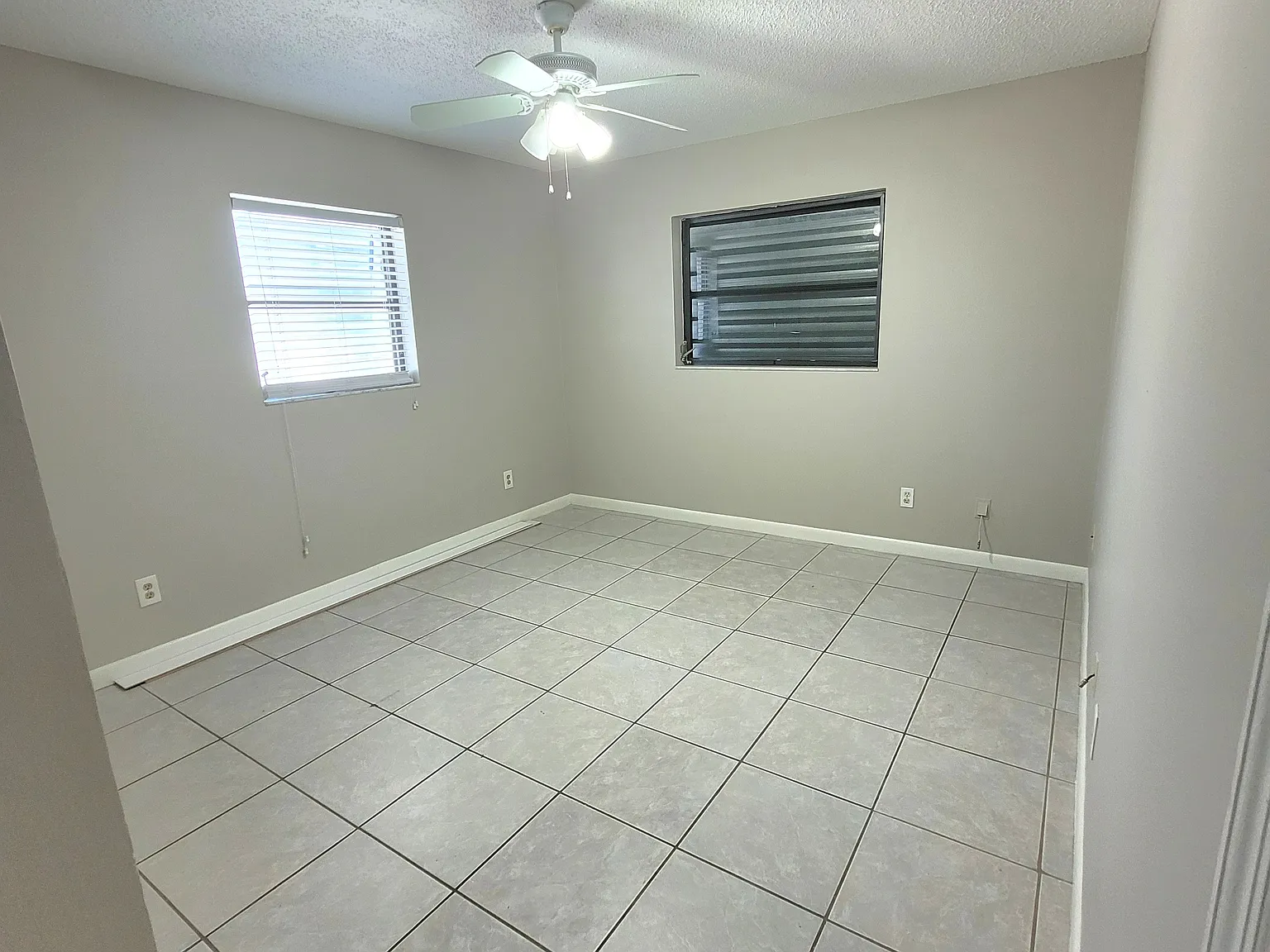 Lomond Dr, Port Charlotte — Photo 1