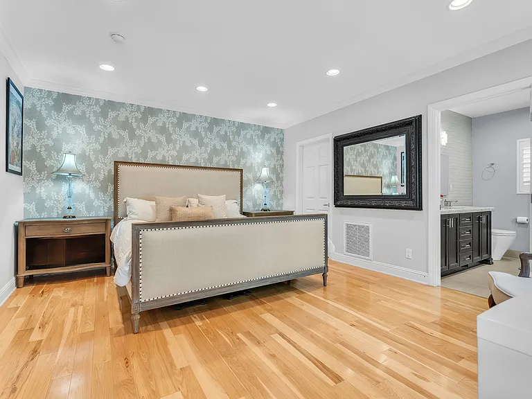 326 N Doheny Dr — Photo 24