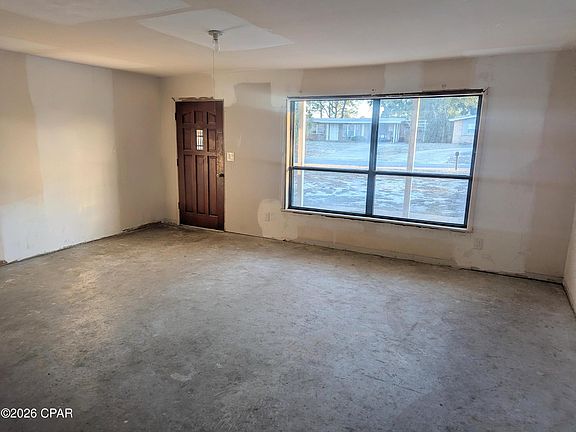 3rd image of 207 Greenwood Dr