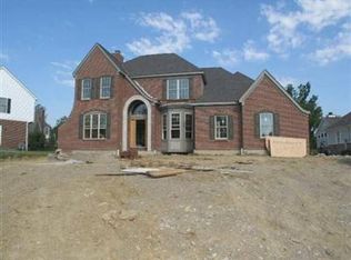 12 Saint Edmunds Pl, Glendale, OH 45246