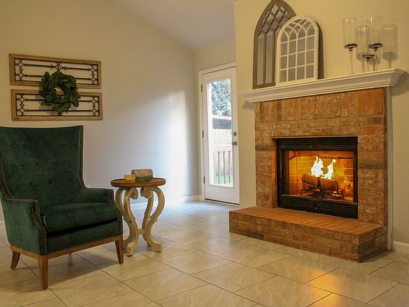 2nd image of 303 W Grady Dr