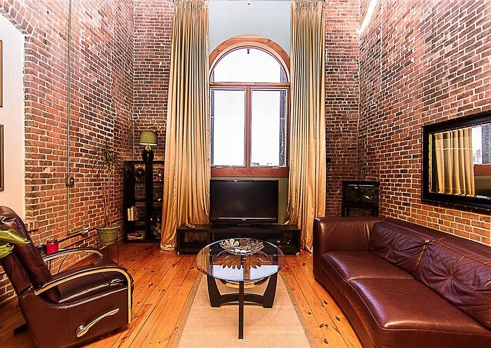 1st image of 407 Pine St #303