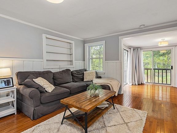 3rd image of 574 W Lowell Ave