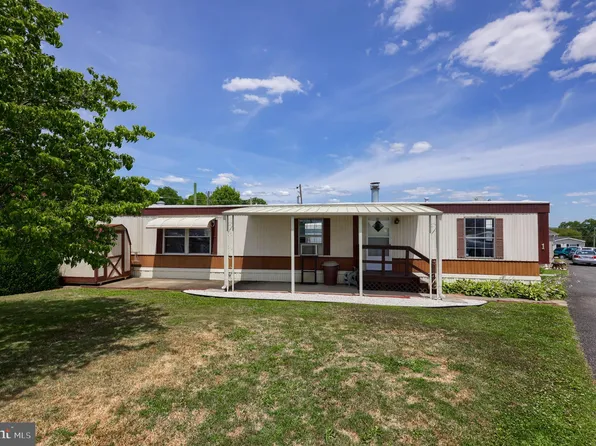 1 Hilltop Ave, Akron, PA 17501