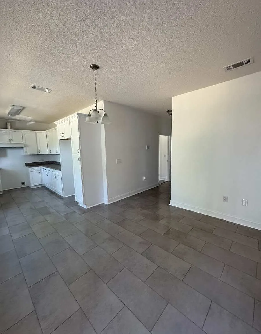 3 bed, 1751 sqft, $1,800 — Photo 3