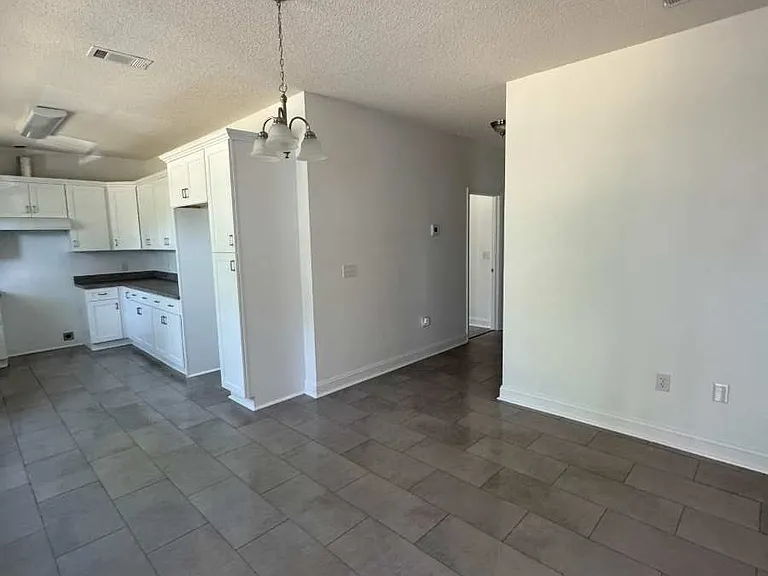 106 Hart Rd — Photo 3