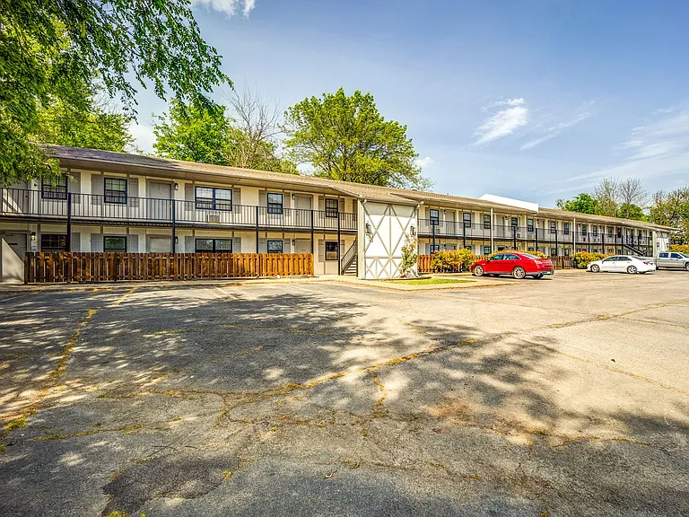 The Cherry Tree: 1 & 2 Bedroom Apartments — Photo 9