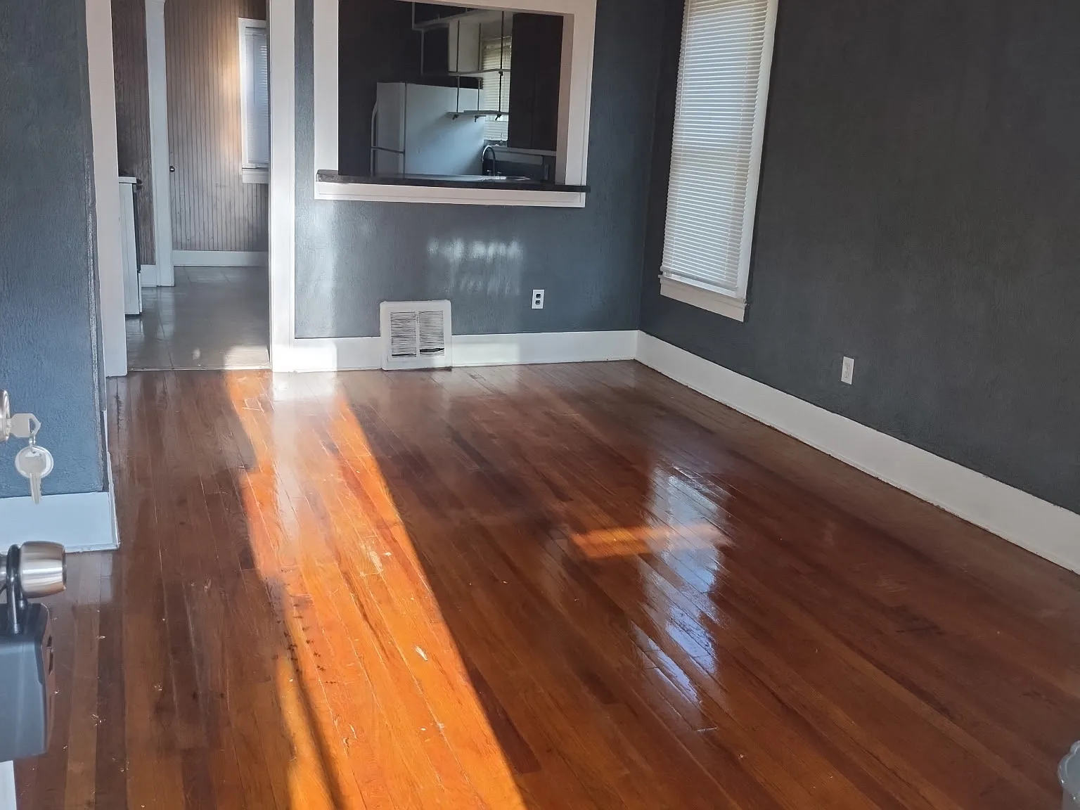 3 bed, 935 sqft, $1,000 — Photo 2