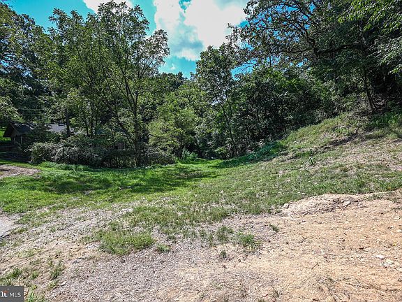 3rd image of 3 Holly Ln