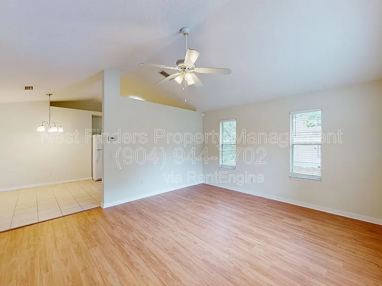 908 Helen St — Photo 4