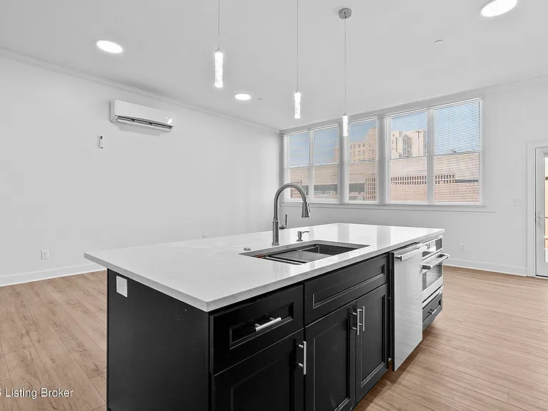 540 S 4th St #401 — Photo 38
