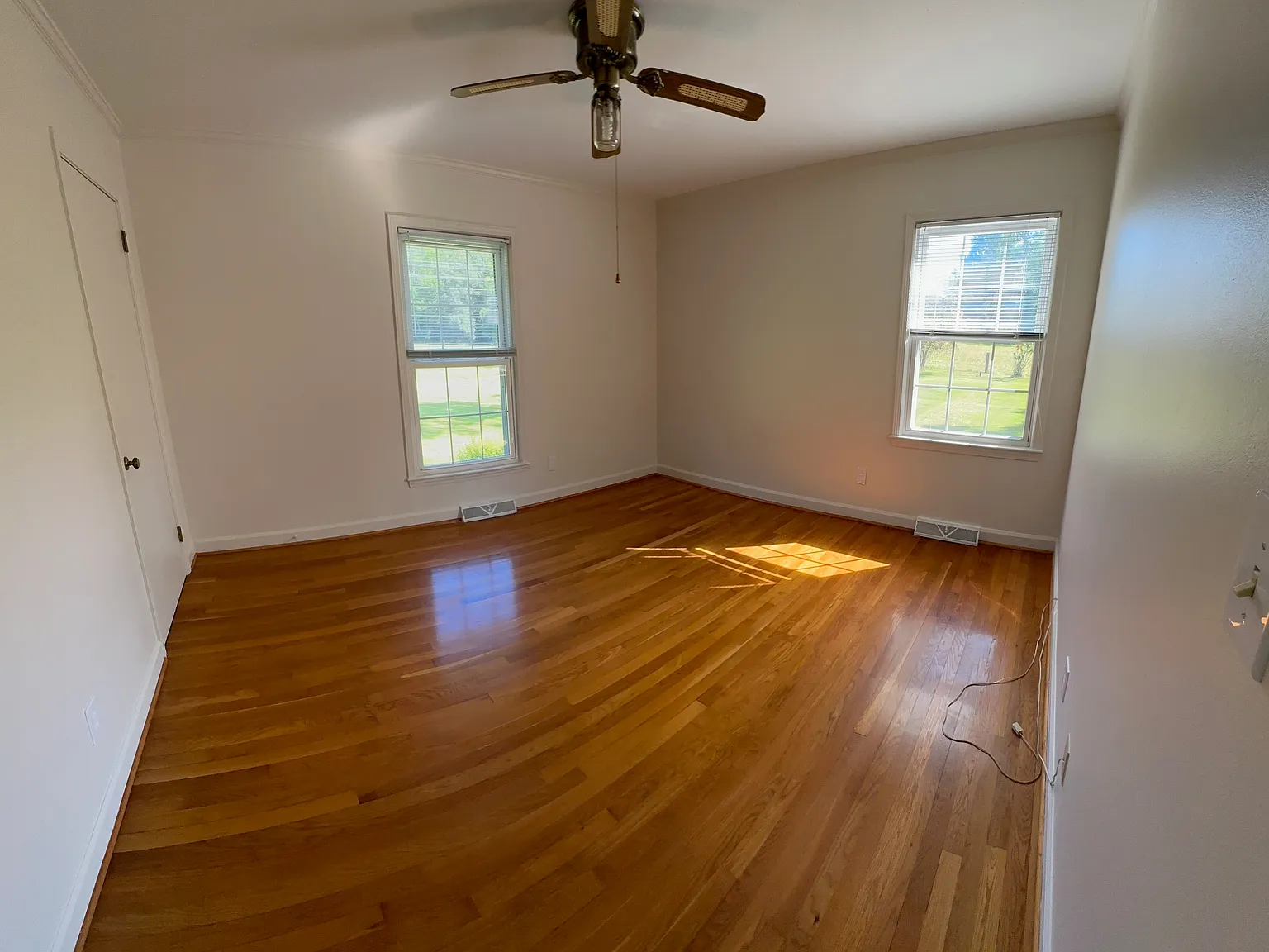 3 bed, 2000 sqft, $2,500 — Photo 2