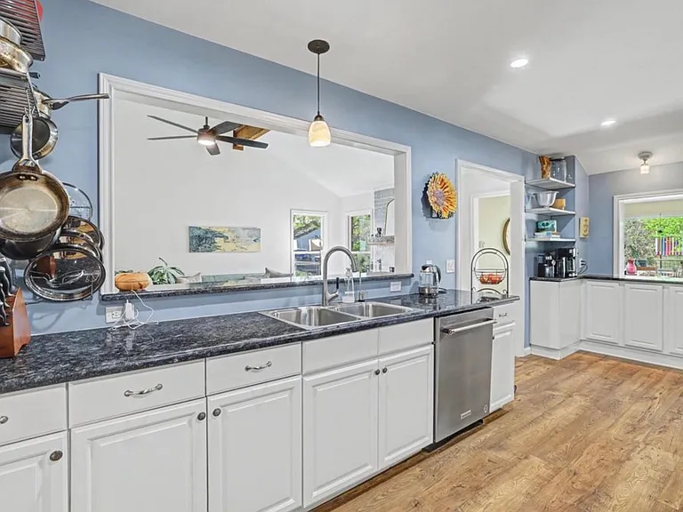 8207 Espanola Trl — Photo 9