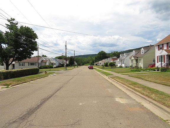 2nd image of 753 Victory St