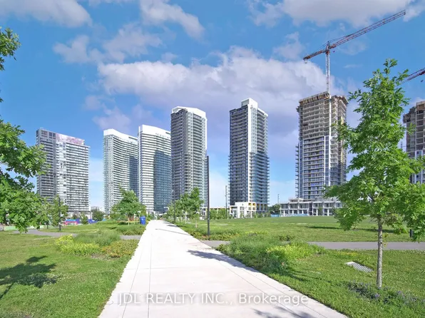 95 McMahon Dr #Penthouse 4101, Toronto, ON M2K 0H2