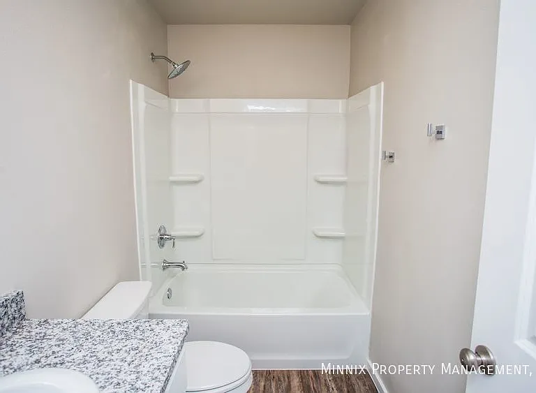 2027 Kenwood Ave — Photo 24