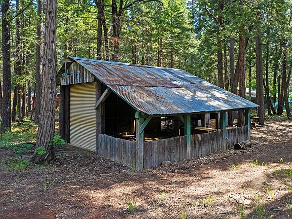 3rd image of 7653 Woodland Way