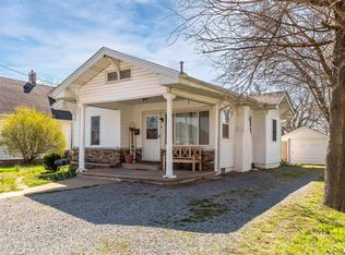 1202 Davis Ave, Johnston City, IL 62951