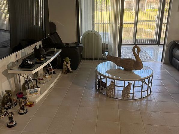 5731 Coach House Cir APT A